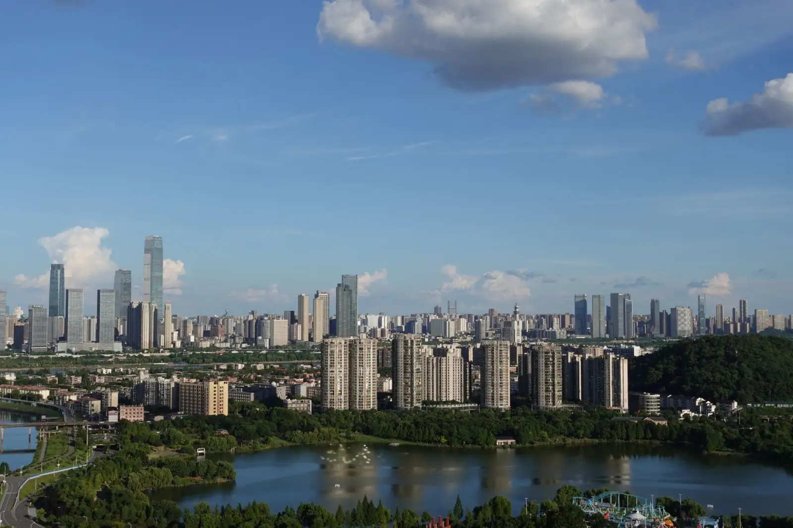 三江县恒辉科技土壤养分检测仪与虫情测报灯协同应用方案